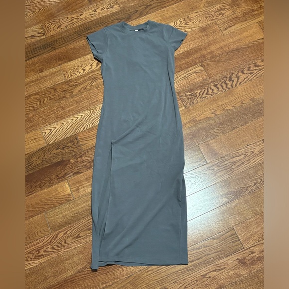 High-Slit dress - Picture 3 of 3